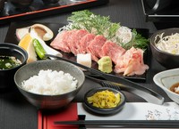 Wagyu Grilled Short Rib Lunch Set
追加和牛上カルビ一人前:1,500円
別途ランチチャージ100円と10%サービス料を頂いております。