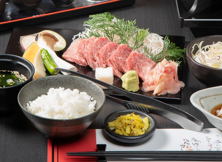 검은 털 일본소 야키니쿠 점심 (와규 야키니쿠 · 샐러드 · 수프 · 밥 · 절임 포함)