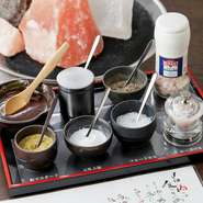 神戸ビーフ・黒毛和牛を塩・特製わさび・ポン酢・たまごだれで。