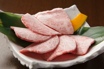 食べればとろける『上カルビ』。　塩・タレ （一皿／ハーフ）　