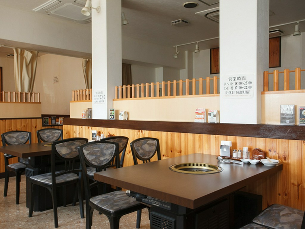 テーブル席なら友人とも、ファミリーでも様々に利用できます