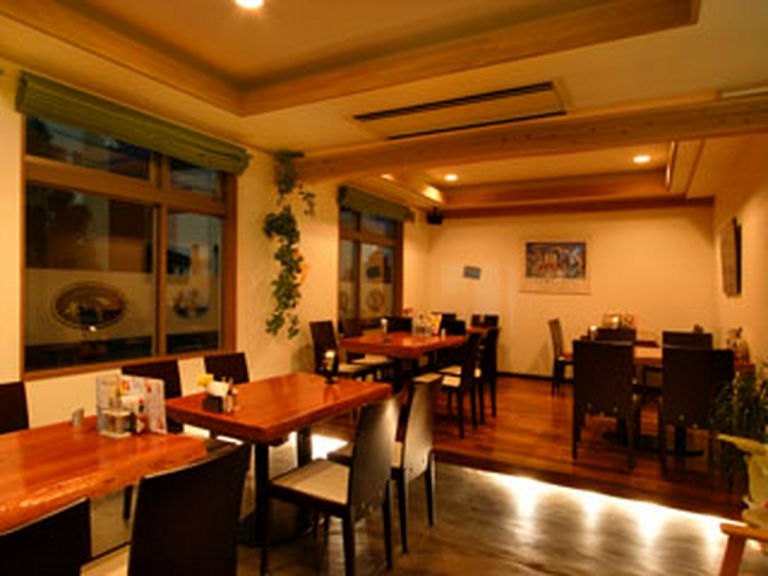 ぬくもりあふれるおだやかな雰囲気の店内