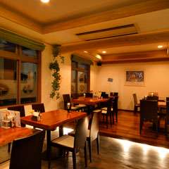 ぬくもりあふれるおだやかな雰囲気の店内