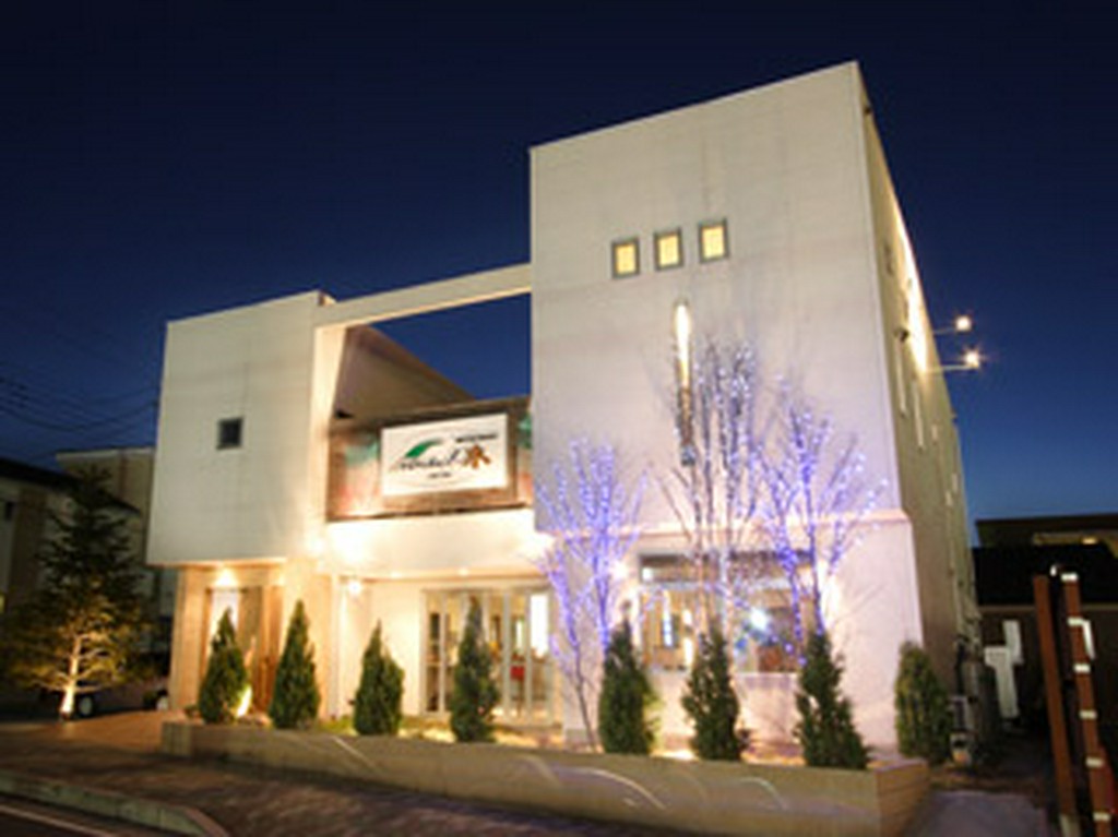 白い外観が目印です