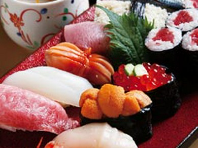 特選寿司(10貫、巻き1本)2500円など