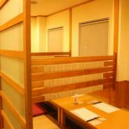家族や会社関係での会食に使いやすい中部屋を用意しております。

★事前にご注文がお決まりの方・3名様～
[3名様より利用可能・土日祝日ディナーのみフルコース限定で利用可能] 