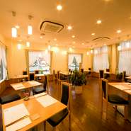 お客様のご予算に合わせたコースをお気軽にご相談ください。コース2000円～。フリードリンク〈アルコール込み〉1600円～。レストランは24名様程まで対応。和室は3～14名様まで対応できます♪女性に人気です