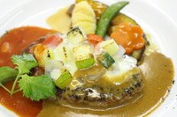 【ミニコース】前菜・スープ・ハンバーグ・パンorライス・デザート・Drink
※お祝い事にデザート+500円デコレーション変更可