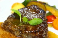 【ミニコース】前菜→スープ→牛肉ステーキ+パンorライス→デザート→ドリンク
※お祝いの場合デザート+500(税込)デコレーション付きデザートも追加できます。