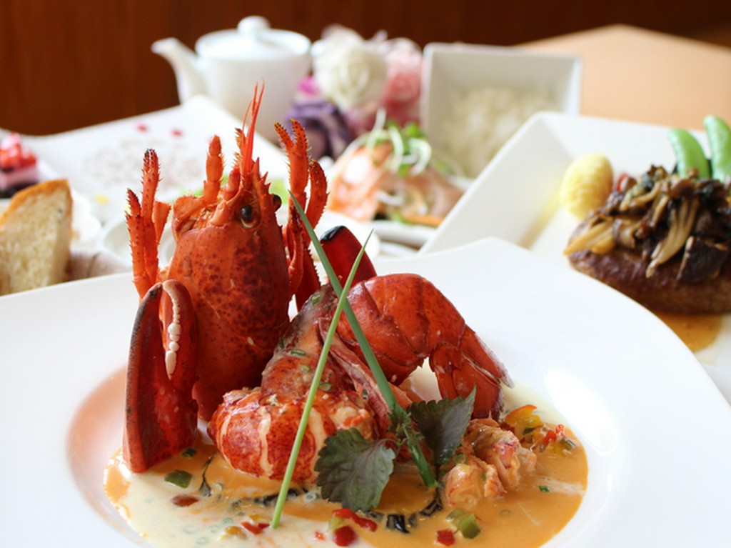 【ヒトサラ予約限定】オマール海老一尾とハンバーグのフルコース　7000円(税込み)　