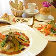 創作お魚料理のミニコース
前菜→本日のスープ→只今の魚料理＆パンorライス→デザート＆Drink

※写真内デザートは＋500円デザート
