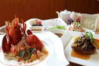 ｵﾏｰﾙ海老一尾を贅沢に楽しめるﾌﾙｺｰｽ
国産牛ﾊﾝﾊﾞｰｸﾞは＋1000で牛ｽﾃｰｷに変更可☆誕生日や祝い事にﾋﾟｯﾀﾘ！
前菜/ｽｰﾌﾟ/ｵﾏｰﾙ1尾/ﾊﾟﾝ/ﾊﾝﾊﾞｰｸﾞ/ﾗｲｽ/ﾃﾞｻﾞｰﾄ/ﾄﾞﾘﾝｸ