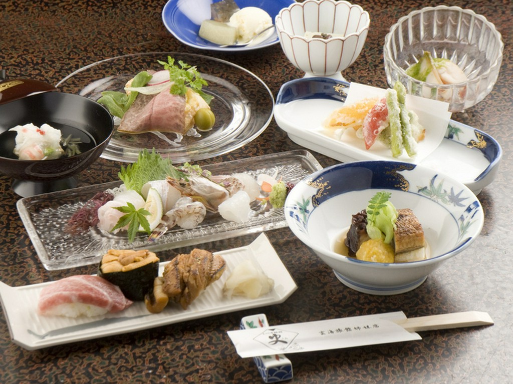 会席　　梅の膳（１１品）