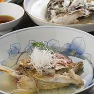 手前は甘鯛の焼きびたしで、奥は鯛の骨蒸しです。