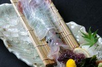 呼子より直送！身は透き通る透明感！ゲソは天婦羅、塩焼き、刺身からお選びいただけます！