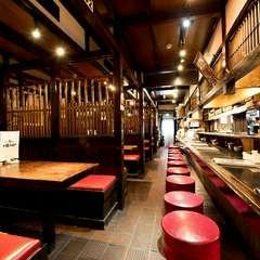 半個室・カウンター・お座敷、各種ご用意しております