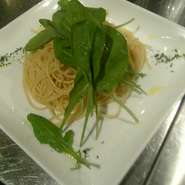 ペペロンチーノにズワイガニの旨みが加わって更に美味しくなりました。