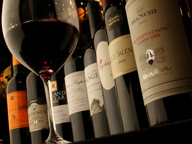 種類豊富なワインがグラス、デキャンタで楽します！