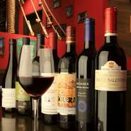 LUNGOに来たらやっぱりワイン。イタリアワインをはじめ、スペイン、フランスと沢山揃ってます。