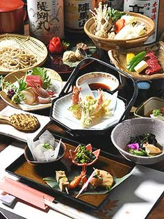 地産地消を推奨した手打ちそばと懐石料理の融合『四季の懐石』