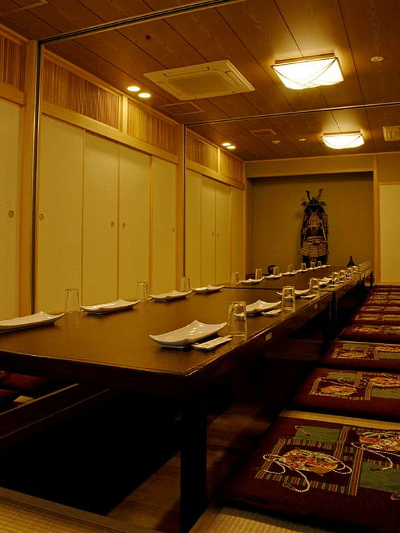 掘り炬燵式のお座敷席は30名まで