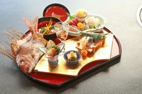 全１1品　鯛の姿焼き、赤飯付です。顔合わせ、結納、お宮参り、初節句、還暦等のお祝のお料理です。