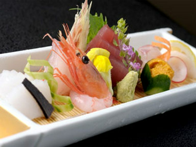 新鮮な海の幸を色鮮やかなお造りで