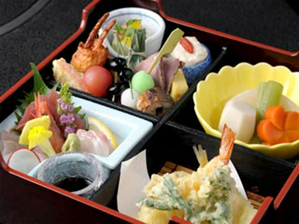 旬の素材が盛り沢山の松花堂弁当