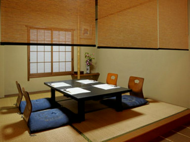 御接待にもご利用いただける個室を2名様よりご用意。