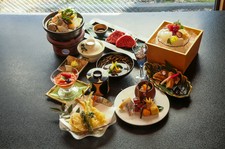 飛騨牛を使用した料理が付きます。