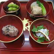 百日膳　『焼鯛・赤飯付　2625円』