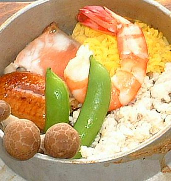 炊き立て五目釜飯