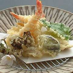 季節の食材を贅沢な一品でご堪能いただけます。