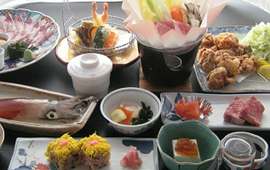 宴会料理に飲み物（2時間）がついた、お得なコースです。基本コース6000円。その他各種(最低5500円より)