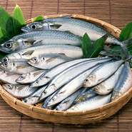 美味しい料理づくりには、食材の鮮度の良さが欠かせません。地産池消にこだわり、新鮮な長崎近海で獲れる魚介をメインに厳選。季節ごとに今が旬のものをご提供しております。