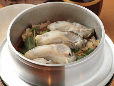 季節の素材をお愉しみ頂ける釜飯