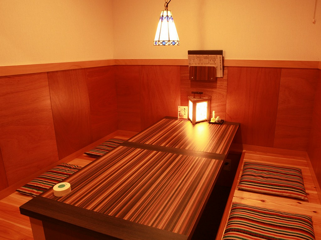 個室の座敷でじっくりと