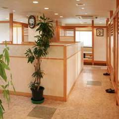 和風調の家庭的な居心地を重視　全席個室風なプライベート環境