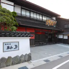 格式高い正面玄関