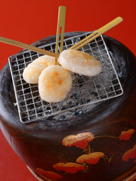 富山湾でとれる白エビ200匹を贅沢に使った「福だんご」