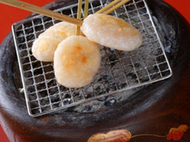 富山湾でとれる白エビ200匹を贅沢に使った「福だんご」