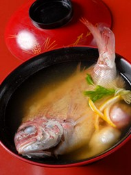 めでたい席には欠かせない鯛とお餅のお吸い物「大名椀」