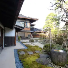 手入れの行き届いた庭