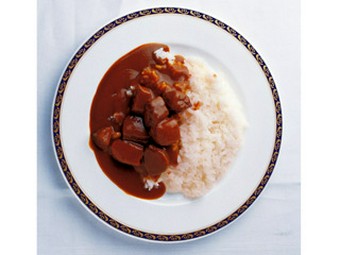 カレーソースはブイヨンで2日がかり、ルウが1日かかります。