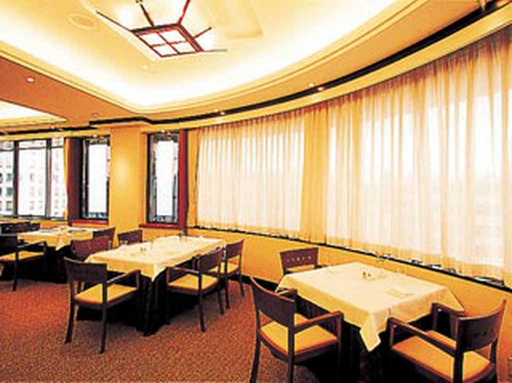 近代建築ビルの8階で、気分はハイカラさん