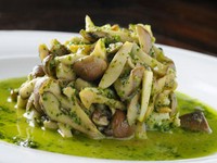 ツブ貝とキノコのブルゴーニュ風