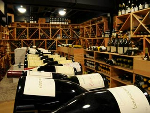 1000種類、13000本以上のワインを地下セラーに所有 