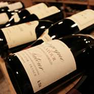 ※すべてのコースにコーヒー、紅茶は含まれておりません。ご了承くださいませ。
※その日の予約状況あるいは人数様によってはあまりお待たせしないためにも
事前にご予約を頂いておいた方がよい場合がございます。
※御予約の際、お客様のお好みやご希望のお料理、食材、
アレルギー等の注意点等がおありでございましたら事前にご指示下さいませ。
※その日の市場の仕入れ状況で内容が変わることがあります。ご了承くださいませ。