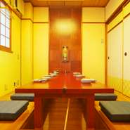 新鮮な生きたままの貝を目の前で焼いて食べる豪快な海賊焼。ジワジワ焼き上がる香ばしい磯の香りを目の前にすれば、箸と食欲が止まらなくなるのは必然です。