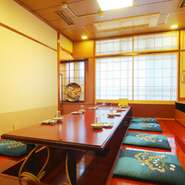 単品やコース料理でも楽しめる活貝や高知の鮮魚が自慢です。※12名様迄の掘りごたつあり。